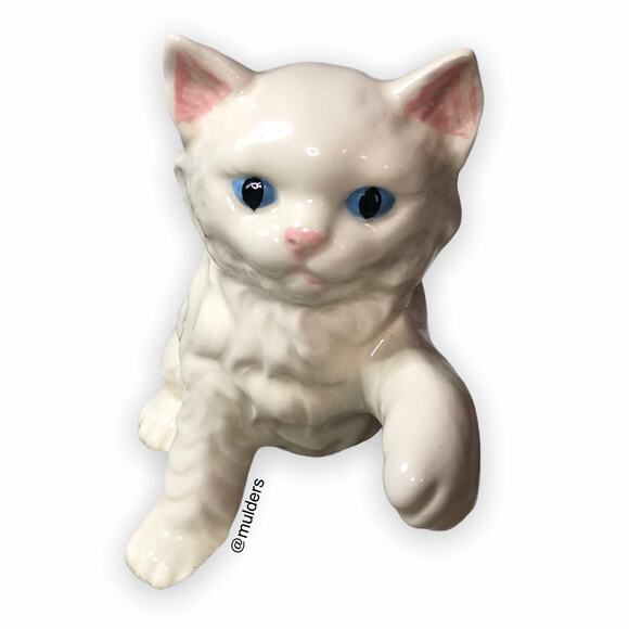 Vintage White Fluffy Ceramic Kitty Cat Blue Eyes Statue Figure - Picture 1 of 12